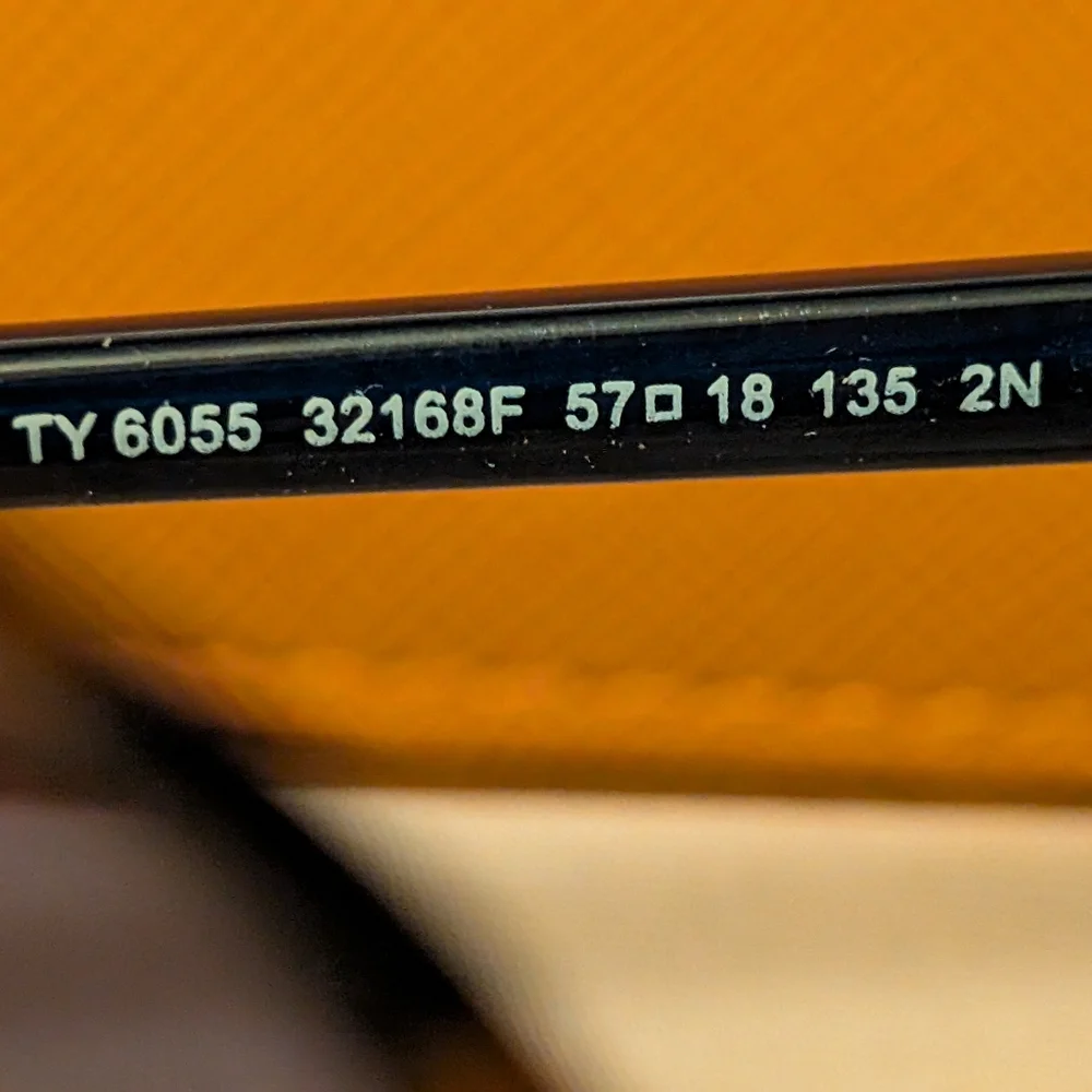 Tory Burch Sunglasses With Branded Case - Picture 8 of 9